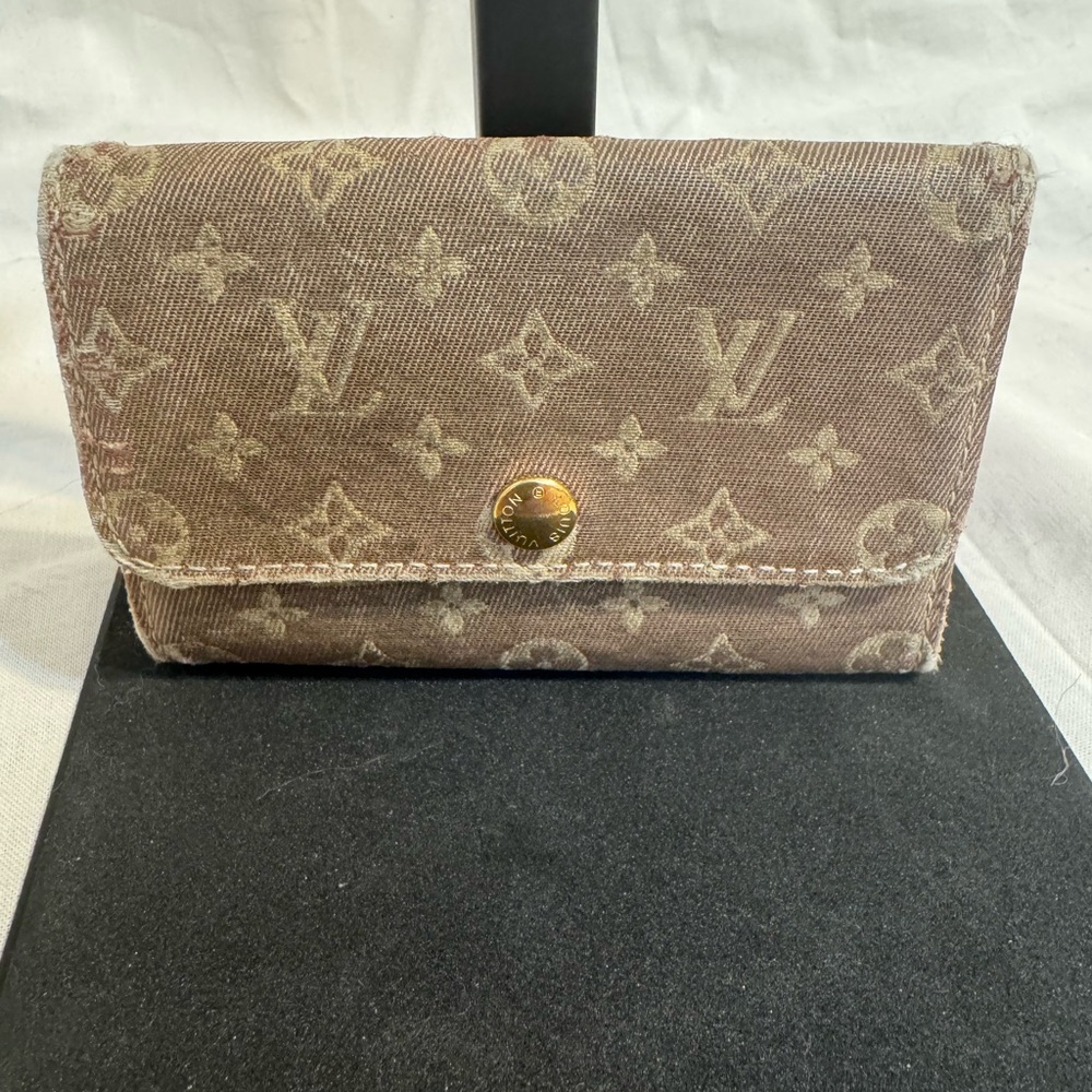 Authentic Louis Vuitton Gray Denim 6 Ring Key Holder Wallet